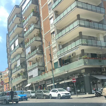 Super Elegante Centro Con Posto Auto E Wifi Veloce Apartmán Neapol