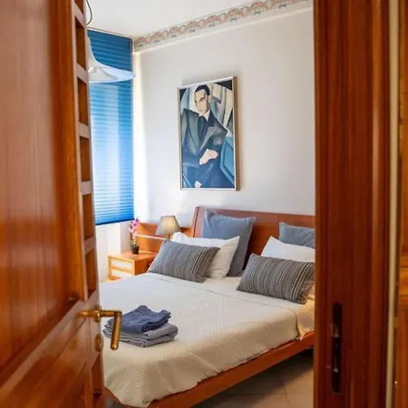 Super Elegante Centro Con Posto Auto E Wifi Veloce Apartmán Neapol