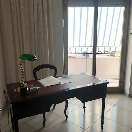 Super Elegante Centro Con Posto Auto E Wifi Veloce Apartmán