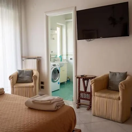 Super Elegante Centro Con Posto Auto E Wifi Veloce Неаполь
