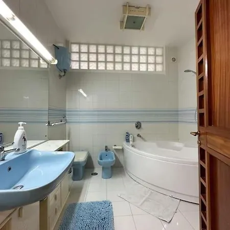 Lejlighed Super Elegante Centro Con Posto Auto E Wifi Veloce Napoli