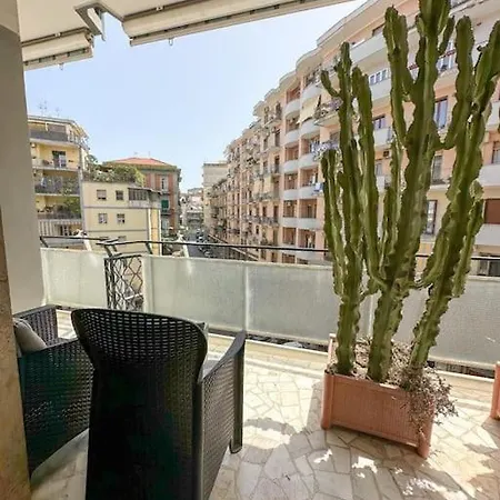 Lejlighed Super Elegante Centro Con Posto Auto E Wifi Veloce Napoli